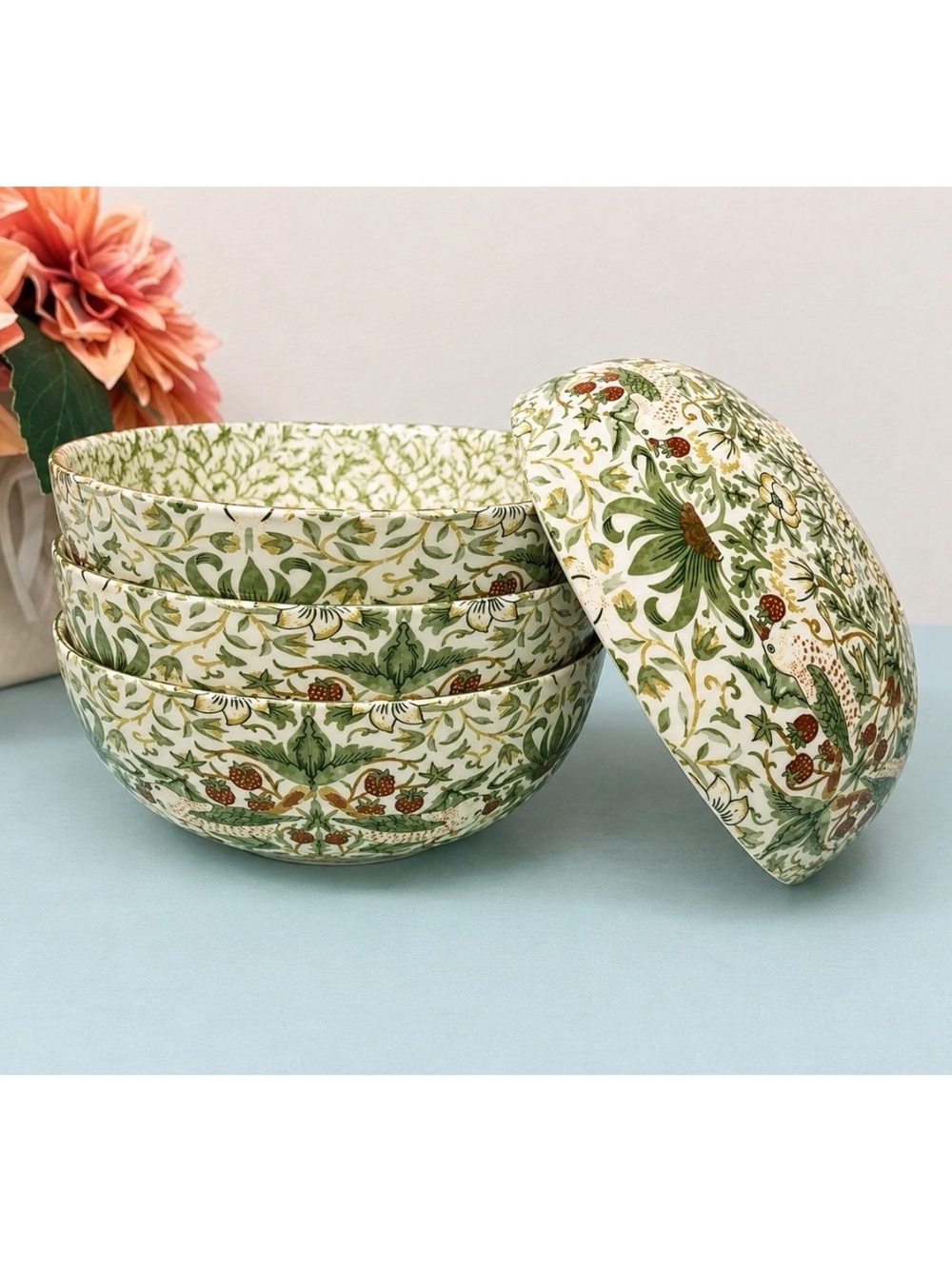 Morris & Co. Strawberry Thief Green 7"
Cereal Soup Bowls Gold Rim Set of 4 - NWT